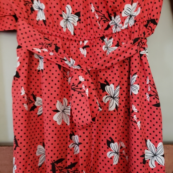 Women's 3/4 Length Jumpsuit - Picture 7 of 9